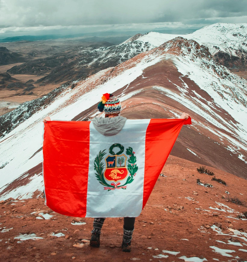 showing-complete-peruvian-flag-in-trip | Peruvian Sunrise