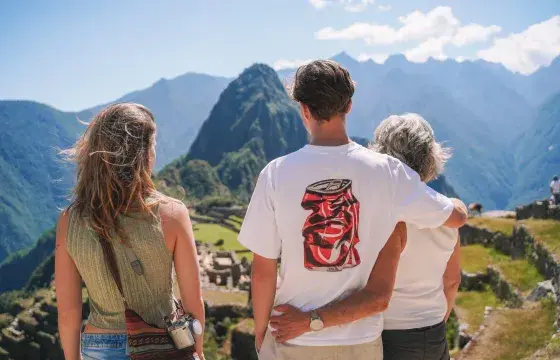 Peru private tour vs group tour portrait | Peruvian Sunrise Peru private tour vs group tour portrait | Peruvian Sunrise